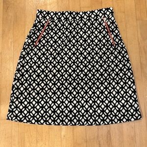 Black and white knit skirt with zip detail